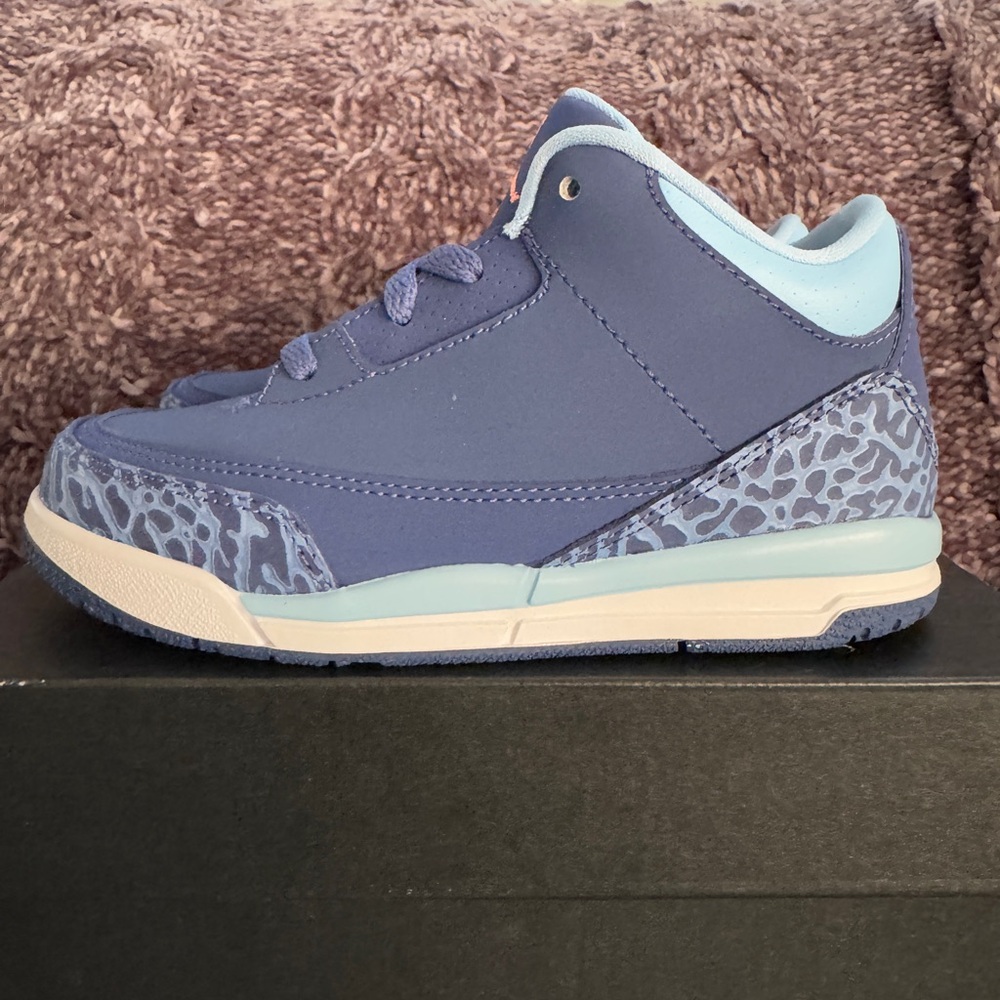 Nike Jordan 3 Retro GT children sneakers 
Multi color
